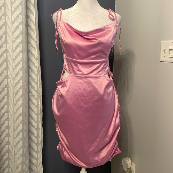[Ellefemme] Light Pink Satin Mini Dress - Size Large NWT - Picture 1 of 5